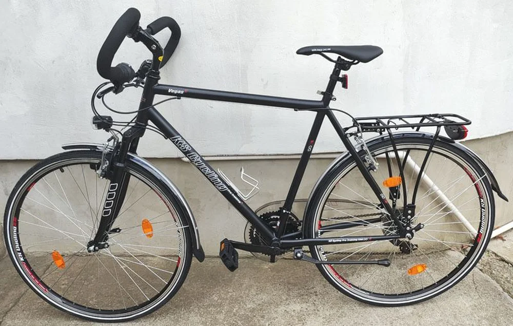 Cestný trekingový Vegas Pro Trekking 23" rám, 28" kolesá, 3x7 prevodov SHIMANO, svetlá