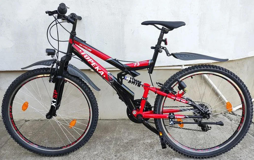 Celoodprúžený horský bicykel TOPEKA 18,5" rám, 26" kolesá, svetlá